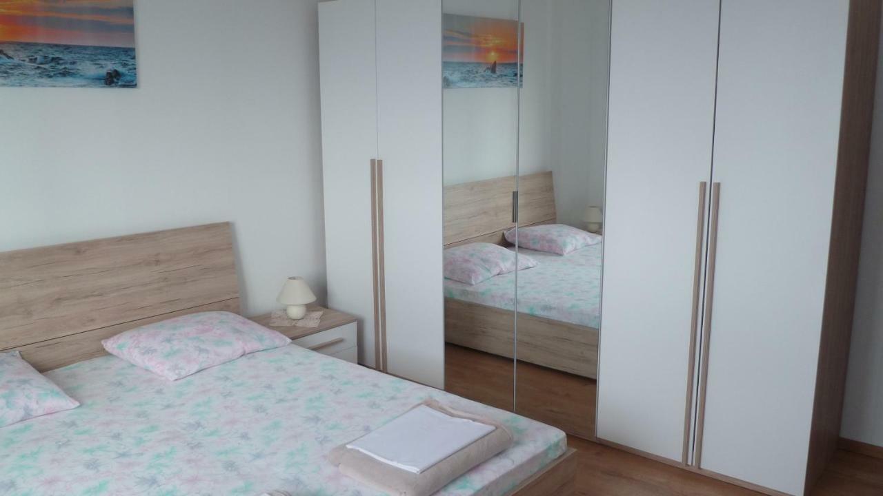Apartman Helena 塞尼 外观 照片